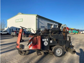 Asphalt distributor