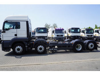 Crane truck MAN TGS 35.420 8x2 / Chassis 6.4 m / 3 steered axles: picture 3