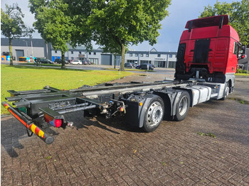Container transporter/ Swap body truck MAN TGX 24.400 6X2 BDF Euro 6: picture 4