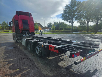 Container transporter/ Swap body truck MAN TGX 24.400 6X2 BDF Euro 6: picture 3