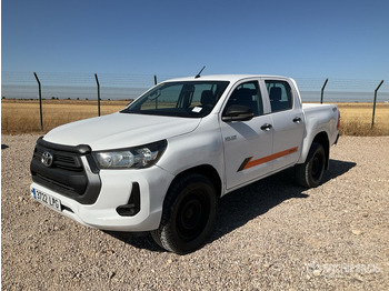 Pickup truck TOYOTA Hilux
