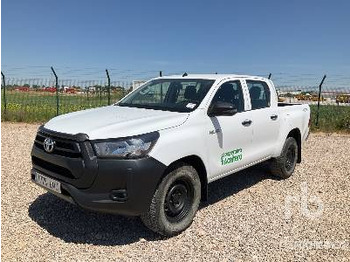 Pickup truck TOYOTA Hilux