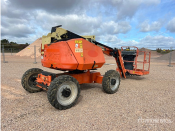 Articulated boom JLG
