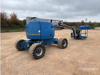 Articulated boom JLG