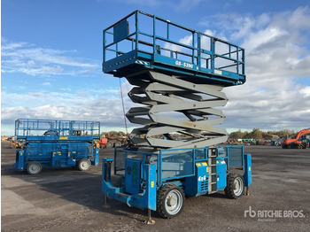 Scissor lift GENIE