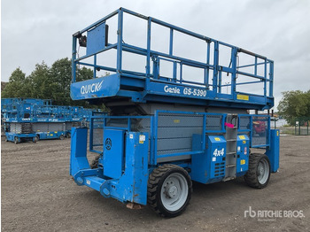 Scissor lift GENIE