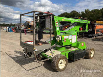 Articulated boom NIFTYLIFT