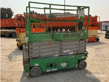 Scissor lift GENIE