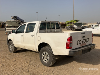 Pickup truck 2014 Toyota Hilux 4x4 Crew Cab Pickup: picture 2 Pickup truck 2014 Toyota Hilux 4x4 Crew Cab Pickup: picture 2