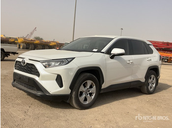 SUV 2019 Toyota RAV4 4WD SUV: picture 2