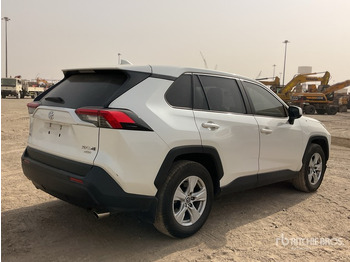 SUV 2019 Toyota RAV4 4WD SUV: picture 3