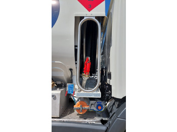 Tank truck SCANIA P370: picture 3