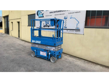 Scissor lift GENIE