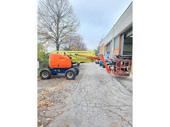 Articulated boom JLG