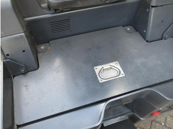 Tow tractor Linde P 60: picture 4 Tow tractor Linde P 60: picture 4