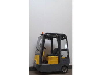 Tow tractor