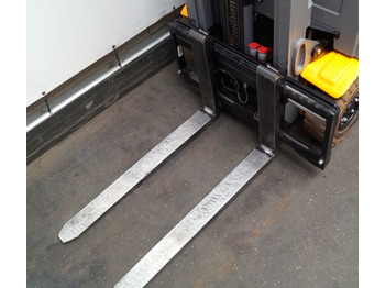 Electric forklift Jungheinrich EFG216: picture 3