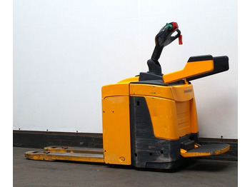 Pallet truck Jungheinrich ERE225: picture 2