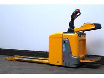 Pallet truck Jungheinrich ERE225: picture 2