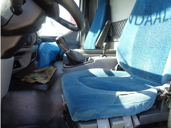 Curtainsider truck DAF LF55.180 + MANUAL + LIFT: picture 5