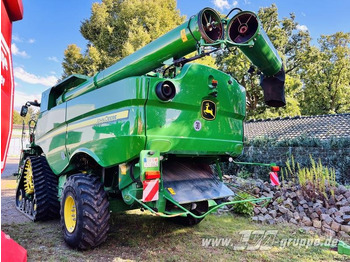Combine harvester John Deere S780: picture 5