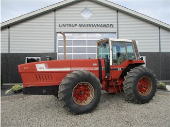 Farm tractor INTERNATIONAL