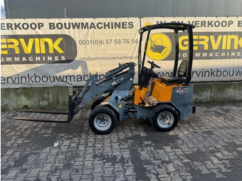 Compact loader GIANT