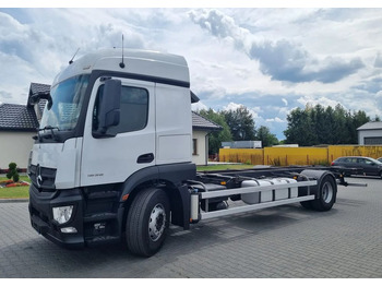 Curtainsider truck MERCEDES-BENZ Actros 1836