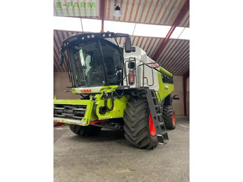 Combine harvester CLAAS Lexion