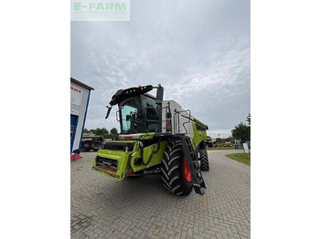 Combine harvester CLAAS Lexion