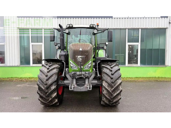 Farm tractor FENDT 826 Vario