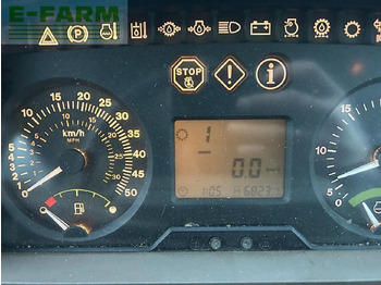 Farm tractor John Deere 6110: picture 5