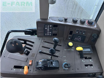 Farm tractor John Deere 6110: picture 3