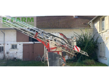 Trailed sprayer KUHN