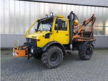 Farm tractor Mercedes-Benz UNIMOG 424: picture 1