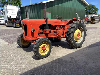 Farm tractor DAVID BROWN