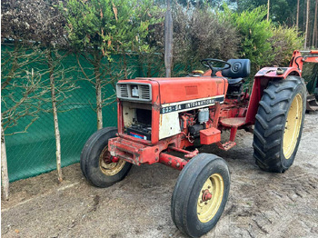 Farm tractor INTERNATIONAL