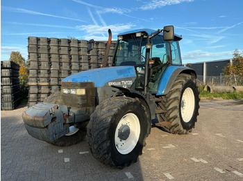 Farm tractor NEW HOLLAND TM135