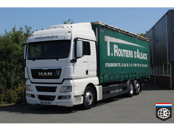 Curtainsider truck MAN TGX 26.440