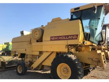 Combine harvester New Holland 8040: picture 1