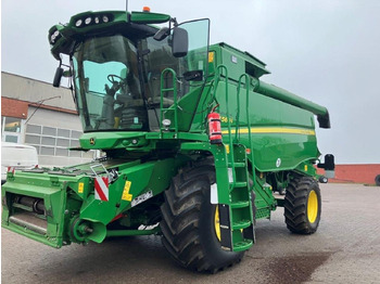 Combine harvester JOHN DEERE T560