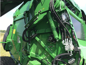 Round baler John Deere V461M: picture 5