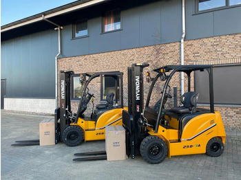 Electric forklift Hyundai 25B-7A 2.5 ton Triplex Freelift Sideshift Elektra Heftruck Nieuw: picture 2 Electric forklift Hyundai 25B-7A 2.5 ton Triplex Freelift Sideshift Elektra Heftruck Nieuw: picture 2