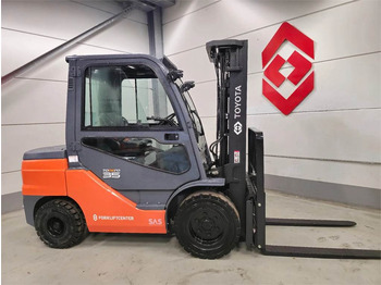 Diesel forklift TOYOTA