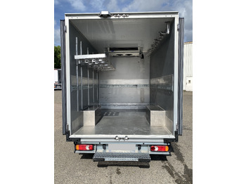 Refrigerated van for transportation of food RENAULT master: picture 3