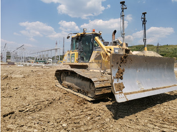 Bulldozer KOMATSU D65 PX 17: picture 3