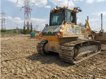 Bulldozer KOMATSU D65 PX 17: picture 5