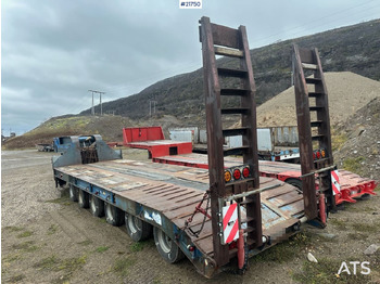 Low loader semi-trailer