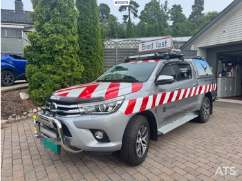 Pickup truck TOYOTA Hilux