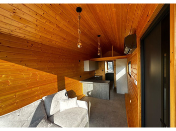 Camper Boro Drewniany DOMEK MOBILNY na przyczepie 7,5m x 2,5m: picture 3 Camper Boro Drewniany DOMEK MOBILNY na przyczepie 7,5m x 2,5m: picture 3